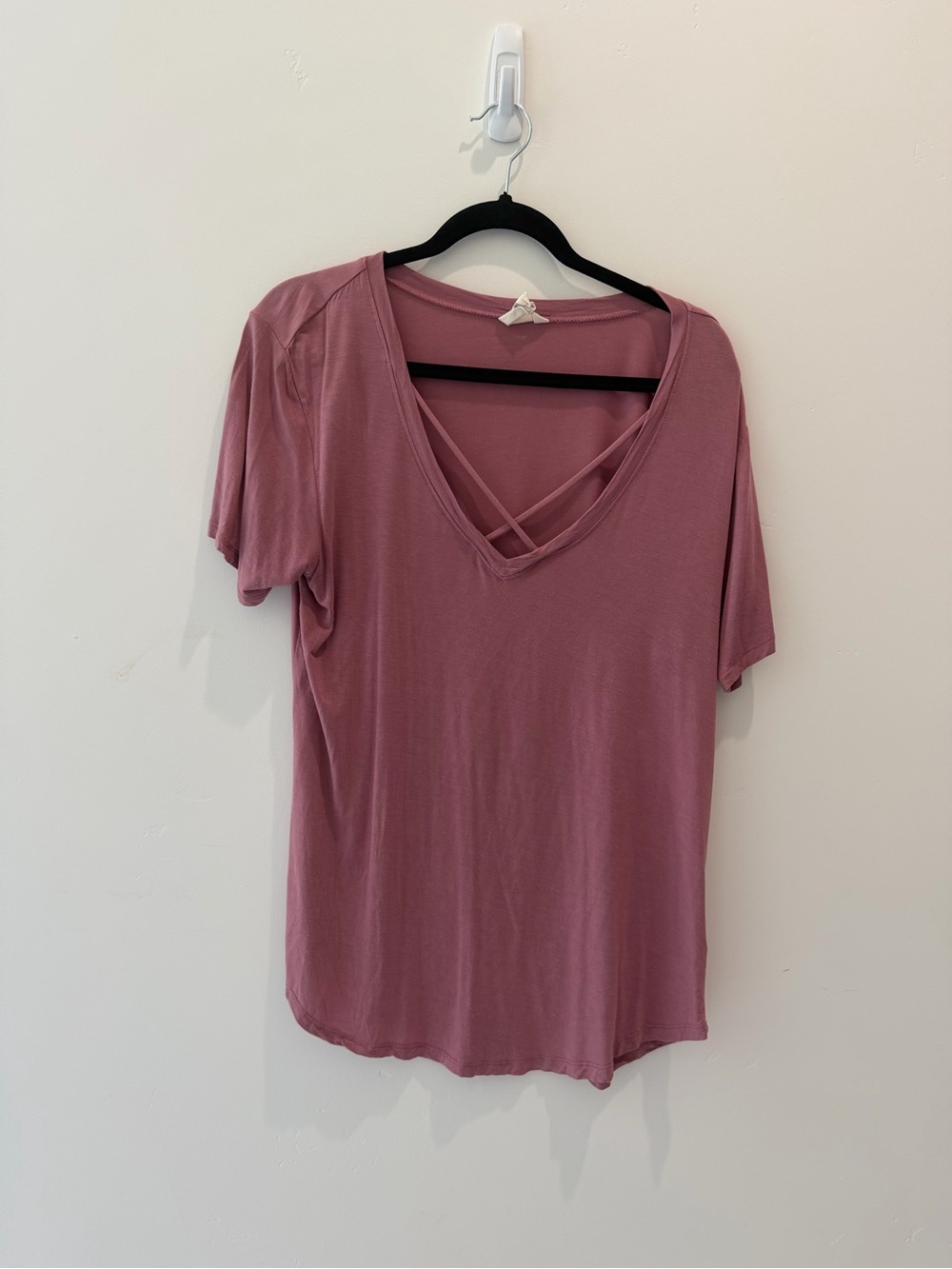 Women's Mauve White Crow V-Neck Cross-Strap Tee
